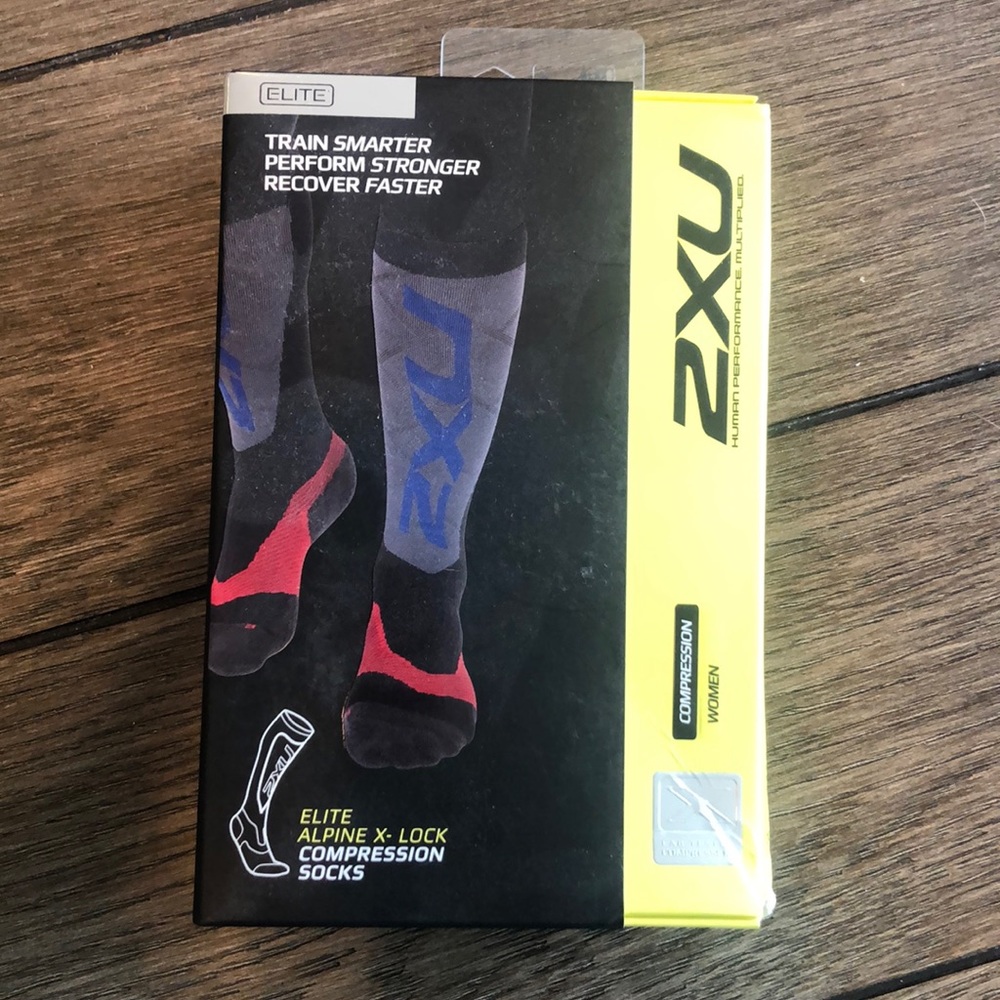 2XU compression socks